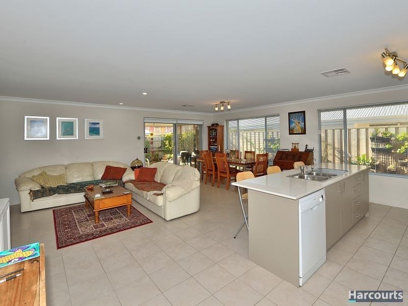 6 Venulosa Avenue, Halls Head WA 6210