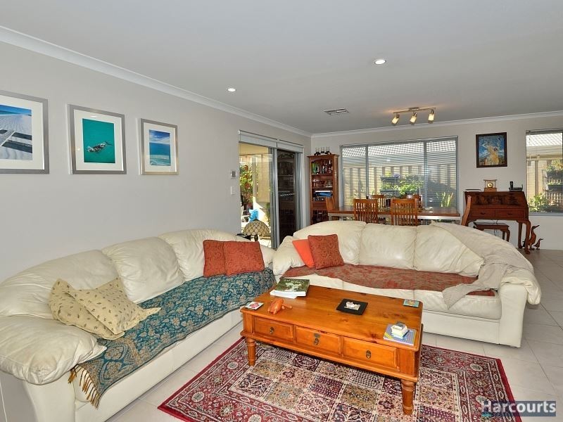 6 Venulosa Avenue, Halls Head WA 6210