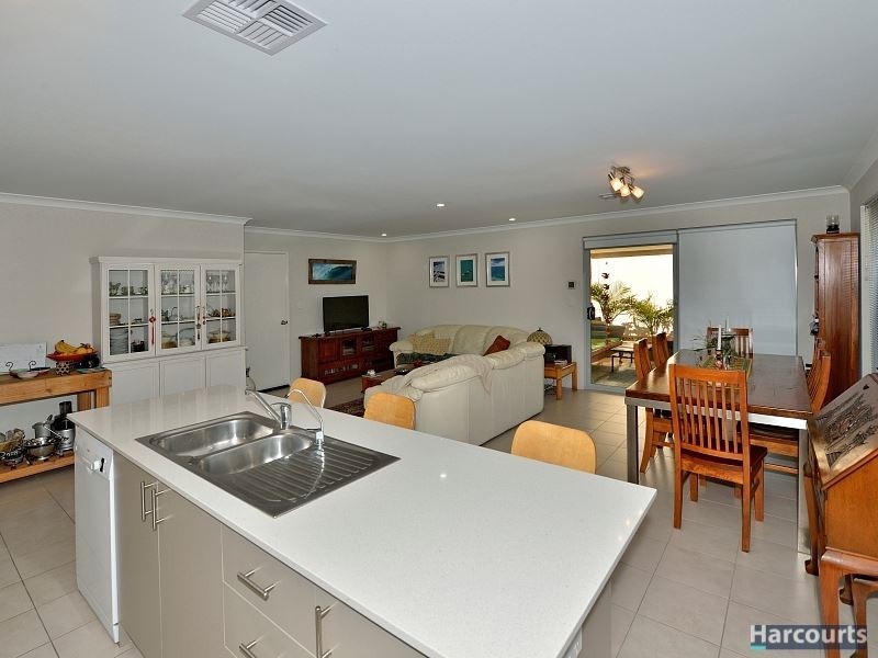 6 Venulosa Avenue, Halls Head WA 6210