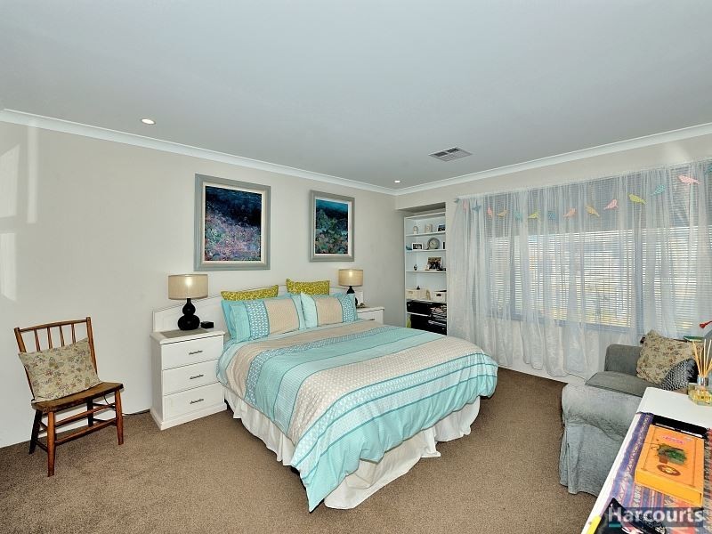 6 Venulosa Avenue, Halls Head WA 6210