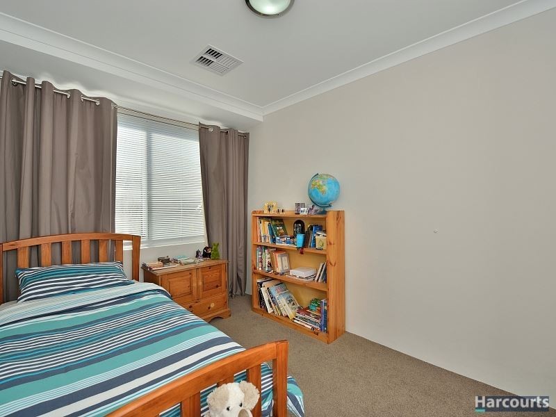 6 Venulosa Avenue, Halls Head WA 6210