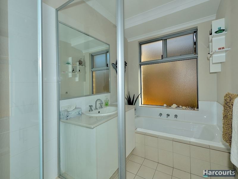 6 Venulosa Avenue, Halls Head WA 6210