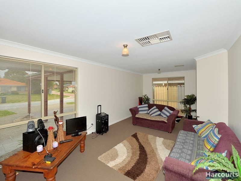 4 Round Hill Drive, Port Kennedy WA 6172