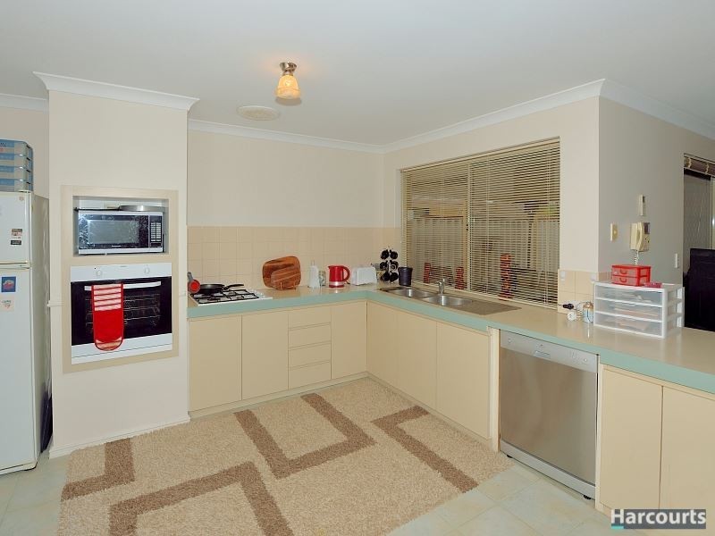 4 Round Hill Drive, Port Kennedy WA 6172