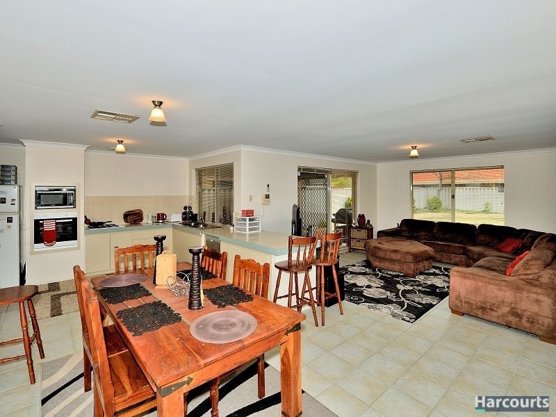 4 Round Hill Drive, Port Kennedy WA 6172