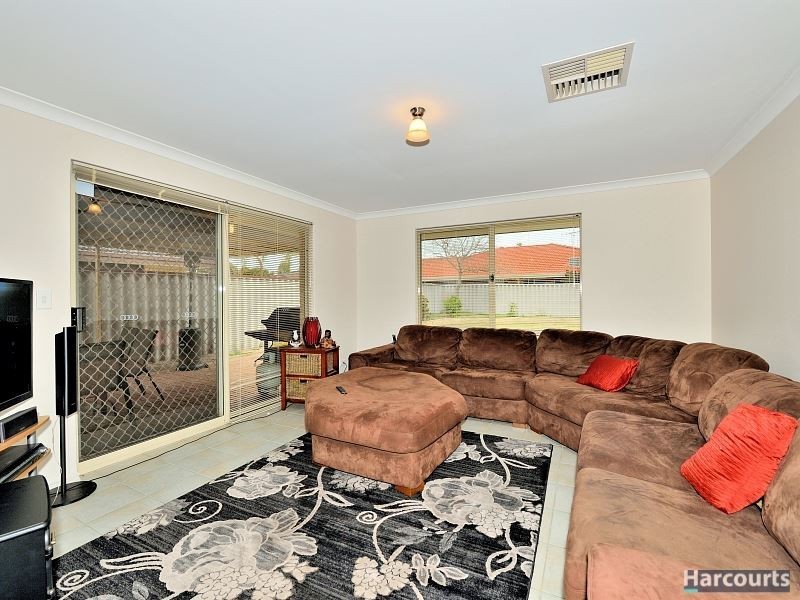 4 Round Hill Drive, Port Kennedy WA 6172