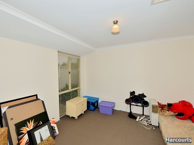 4 Round Hill Drive, Port Kennedy WA 6172