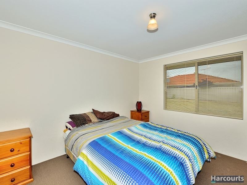 4 Round Hill Drive, Port Kennedy WA 6172