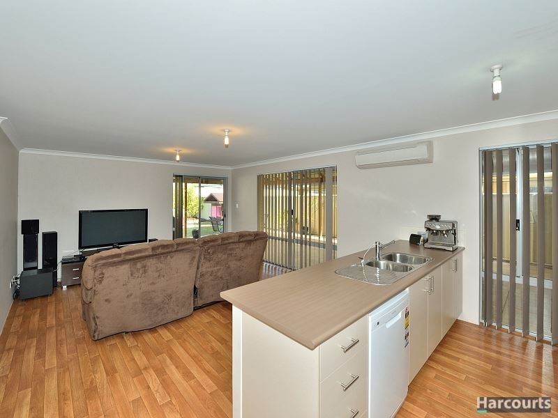 11 Highcliffe Circle, Lakelands WA 6180