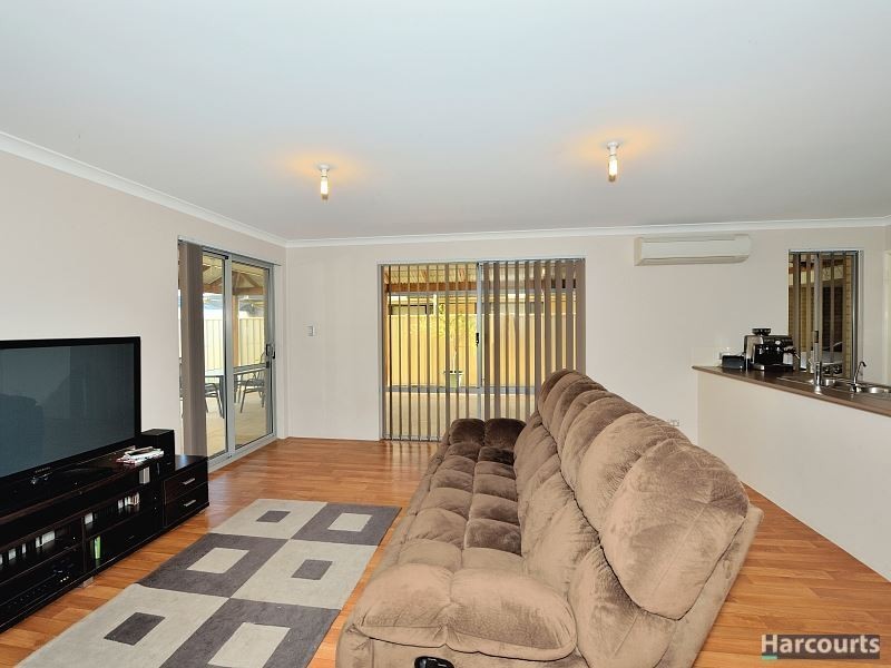 11 Highcliffe Circle, Lakelands WA 6180