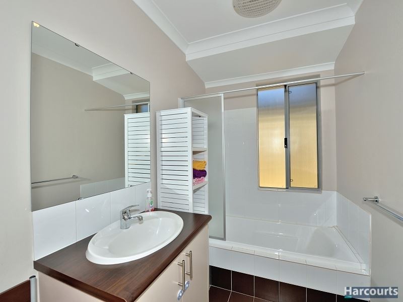 11 Highcliffe Circle, Lakelands WA 6180