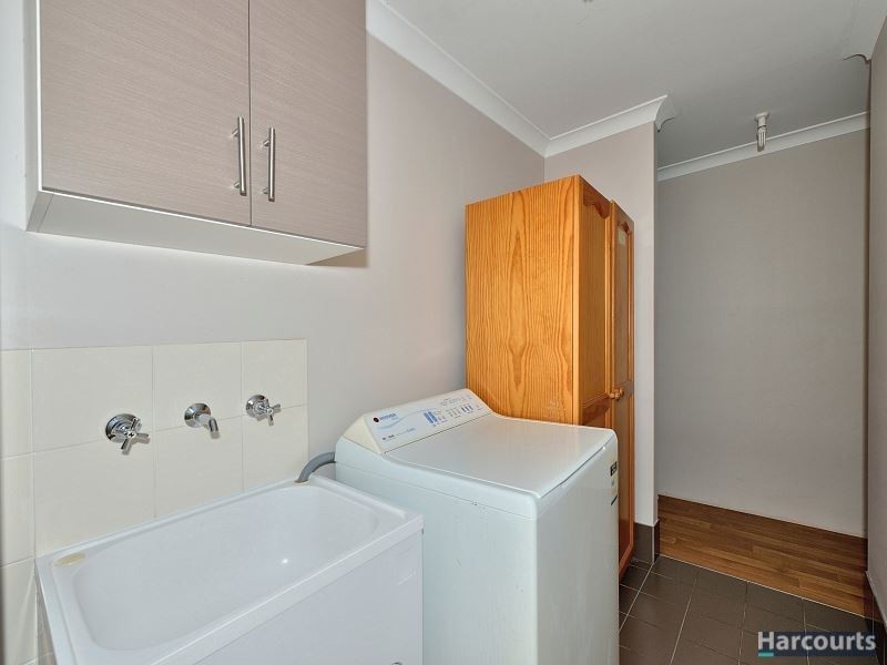 11 Highcliffe Circle, Lakelands WA 6180