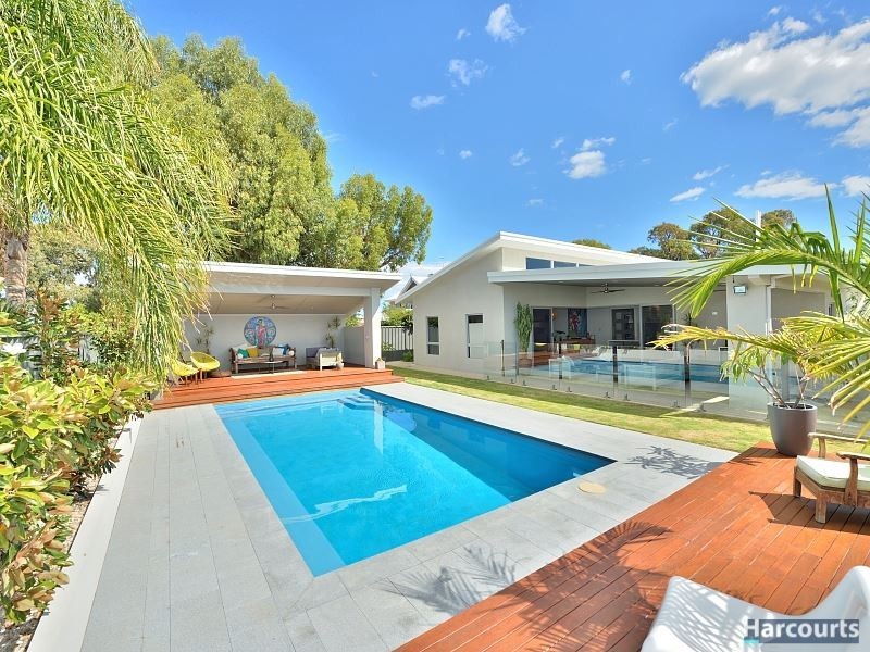 1 Muir Street, Halls Head WA 6210