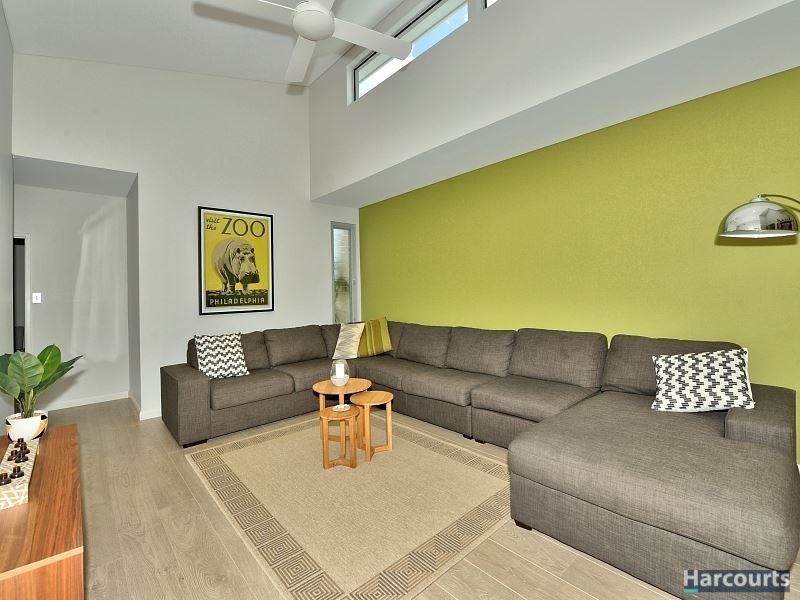 1 Muir Street, Halls Head WA 6210