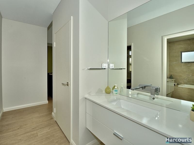 1 Muir Street, Halls Head WA 6210
