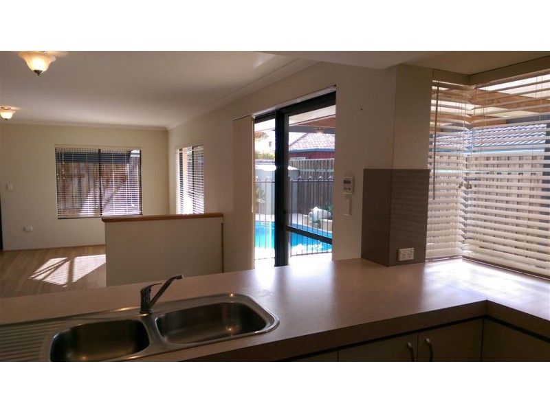 13 Tyneside Loop, Meadow Springs WA 6210