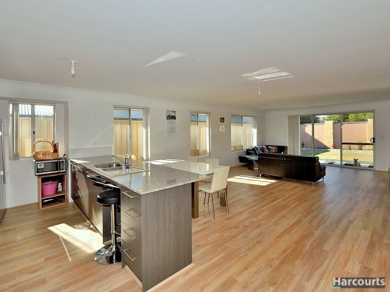 37 Pinehurst Loop, Meadow Springs WA 6210