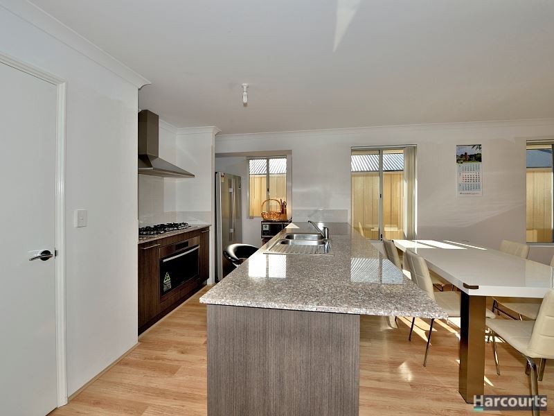 37 Pinehurst Loop, Meadow Springs WA 6210