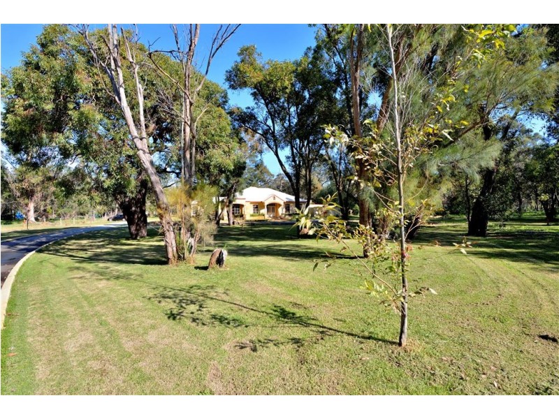 21 Mulga Drive, Parklands WA 6180