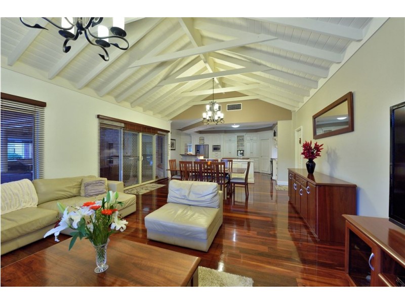 21 Mulga Drive, Parklands WA 6180