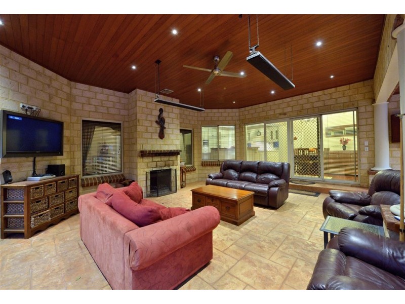 21 Mulga Drive, Parklands WA 6180