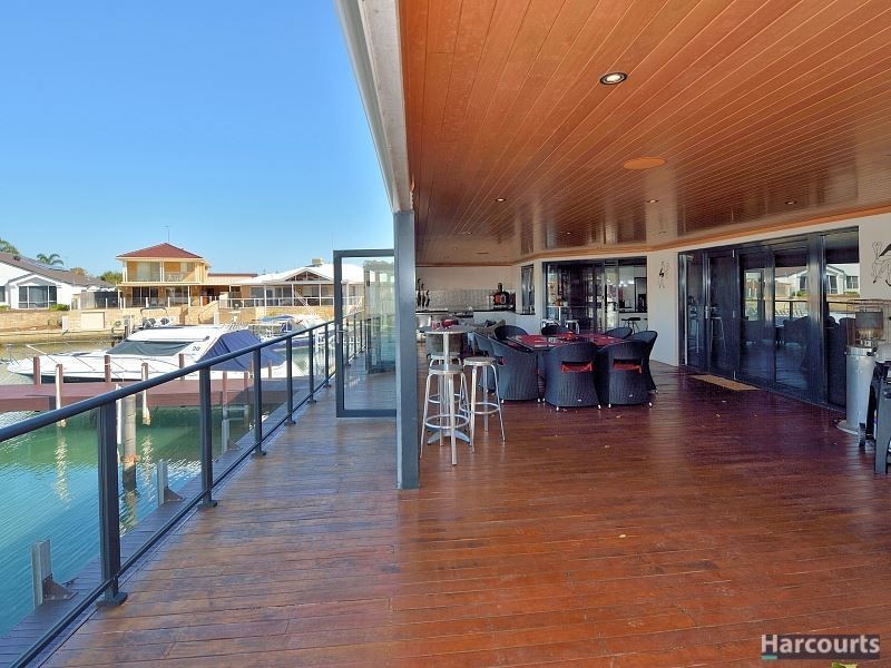 20 Parkwater Drive, Halls Head WA 6210