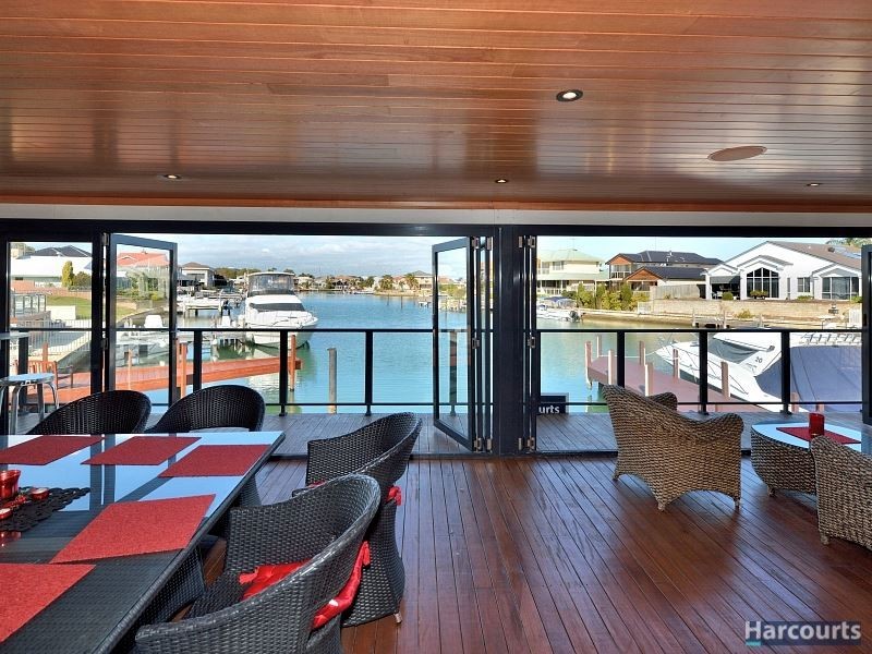 20 Parkwater Drive, Halls Head WA 6210