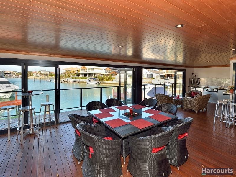 20 Parkwater Drive, Halls Head WA 6210