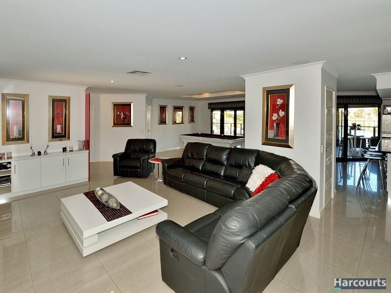 20 Parkwater Drive, Halls Head WA 6210