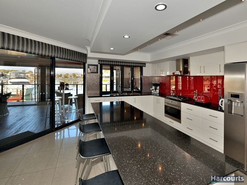 20 Parkwater Drive, Halls Head WA 6210