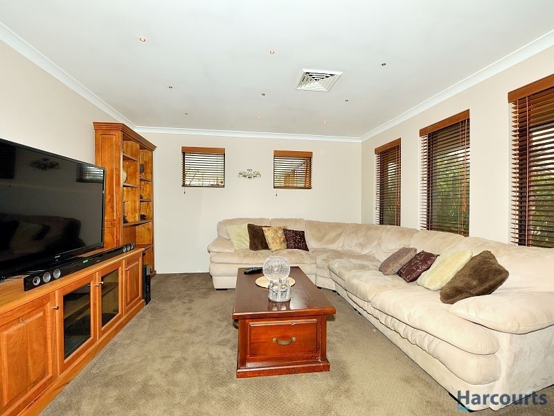 27 Lascelles Circus, Lakelands WA 6180