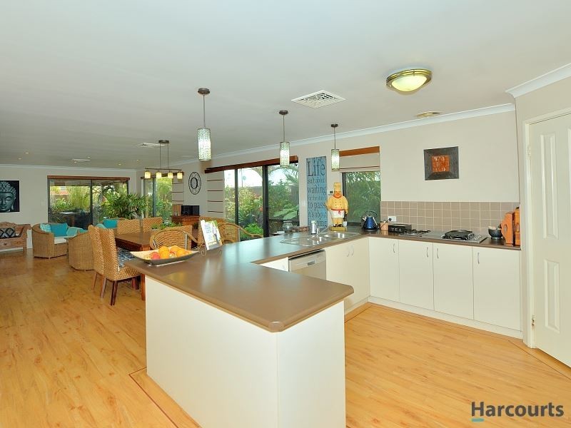 27 Lascelles Circus, Lakelands WA 6180