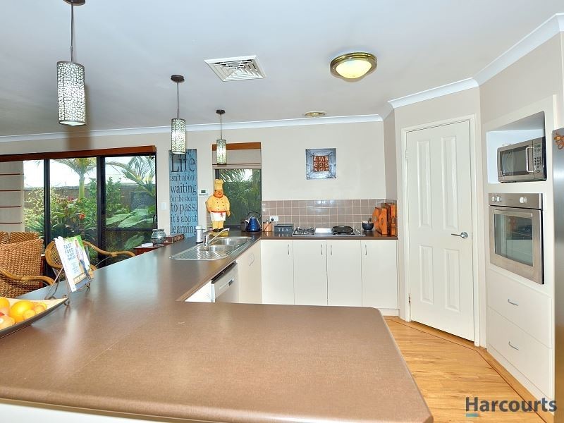 27 Lascelles Circus, Lakelands WA 6180