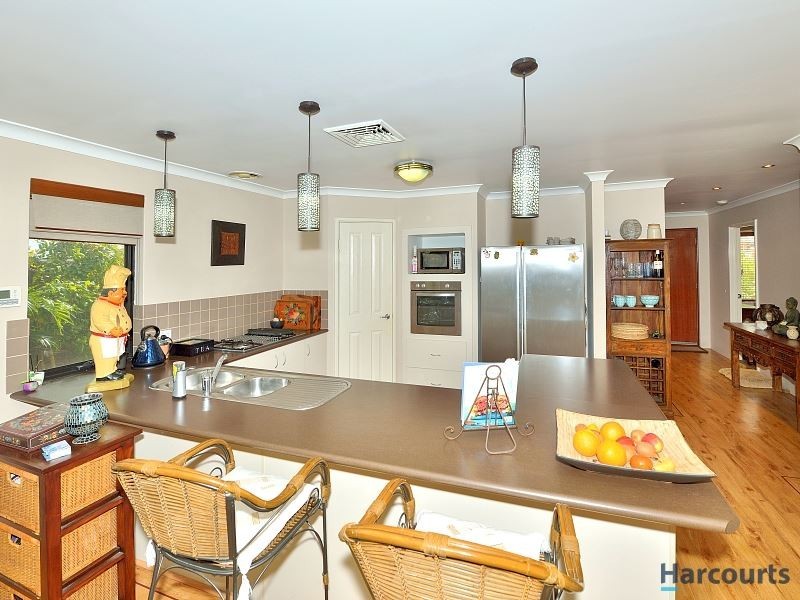 27 Lascelles Circus, Lakelands WA 6180