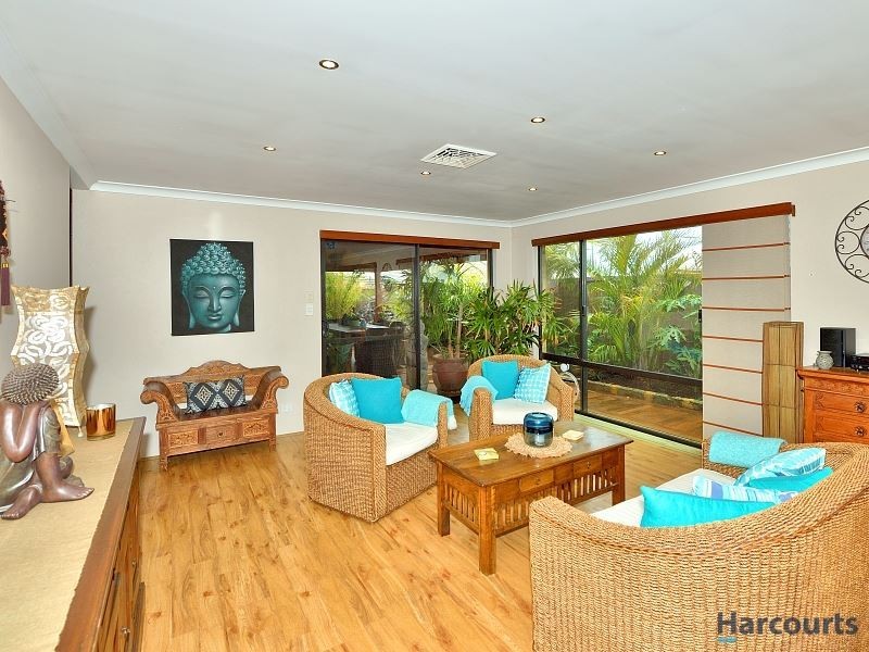 27 Lascelles Circus, Lakelands WA 6180