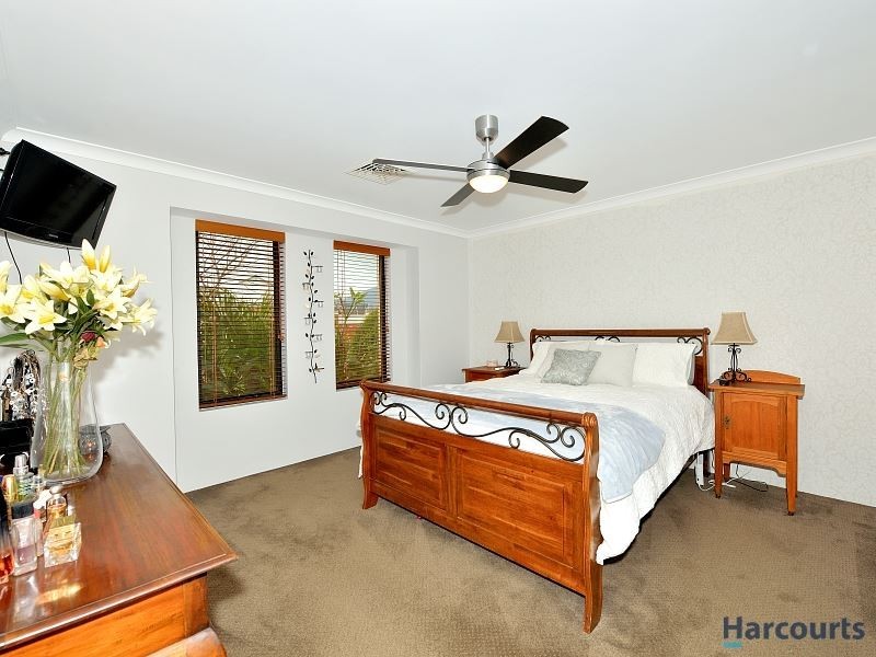27 Lascelles Circus, Lakelands WA 6180