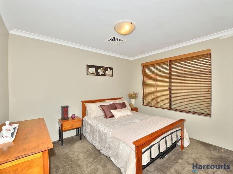 27 Lascelles Circus, Lakelands WA 6180