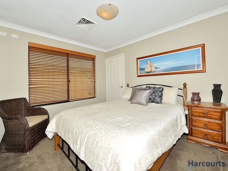 27 Lascelles Circus, Lakelands WA 6180