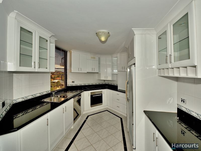30/6A Valley Road, Halls Head WA 6210