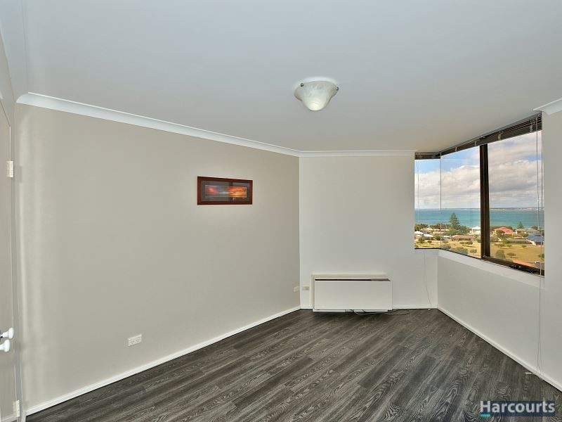 30/6A Valley Road, Halls Head WA 6210