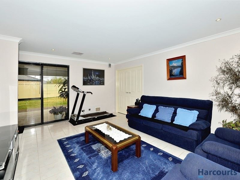 5 Tandure Heights, Lakelands WA 6180