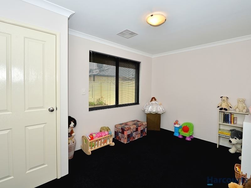 5 Tandure Heights, Lakelands WA 6180