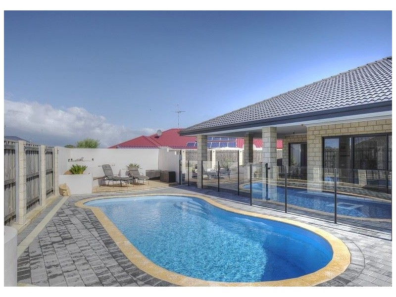 53 Marsdenia Road, Halls Head WA 6210