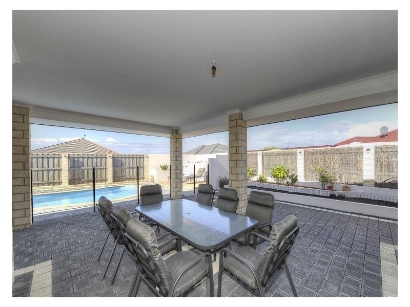 53 Marsdenia Road, Halls Head WA 6210