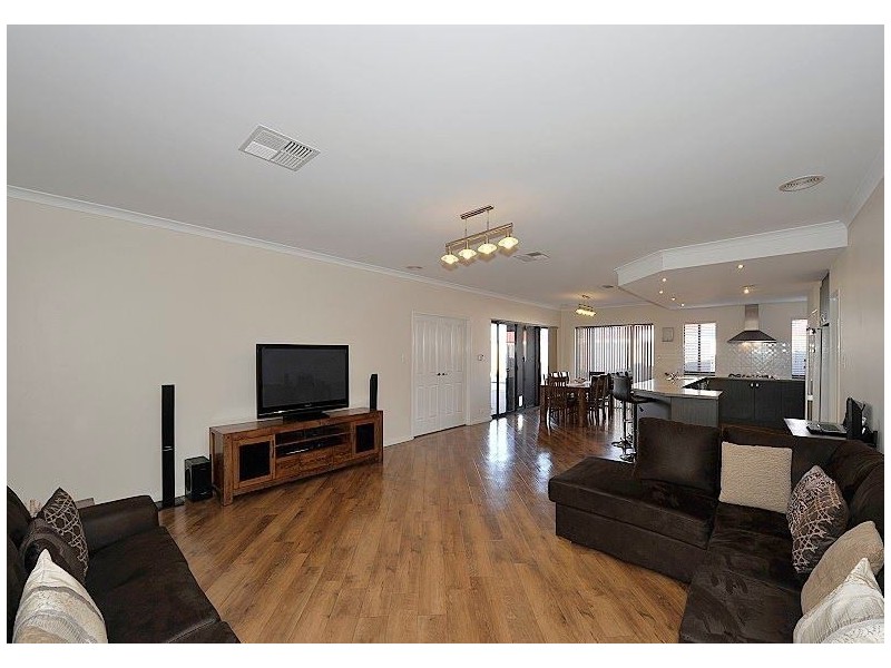 53 Marsdenia Road, Halls Head WA 6210