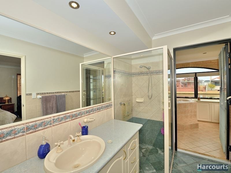 26 Genevieve Court, Halls Head WA 6210