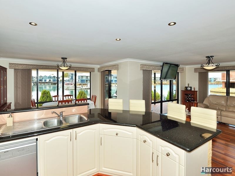 26 Genevieve Court, Halls Head WA 6210