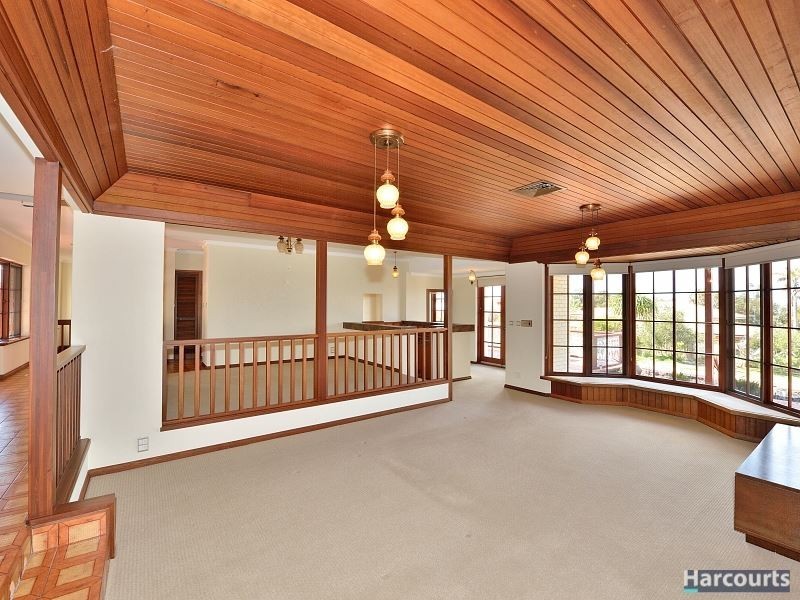16 Carina Circle, Halls Head WA 6210