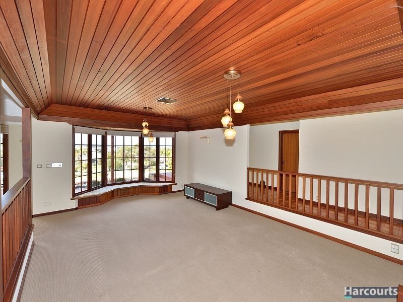 16 Carina Circle, Halls Head WA 6210