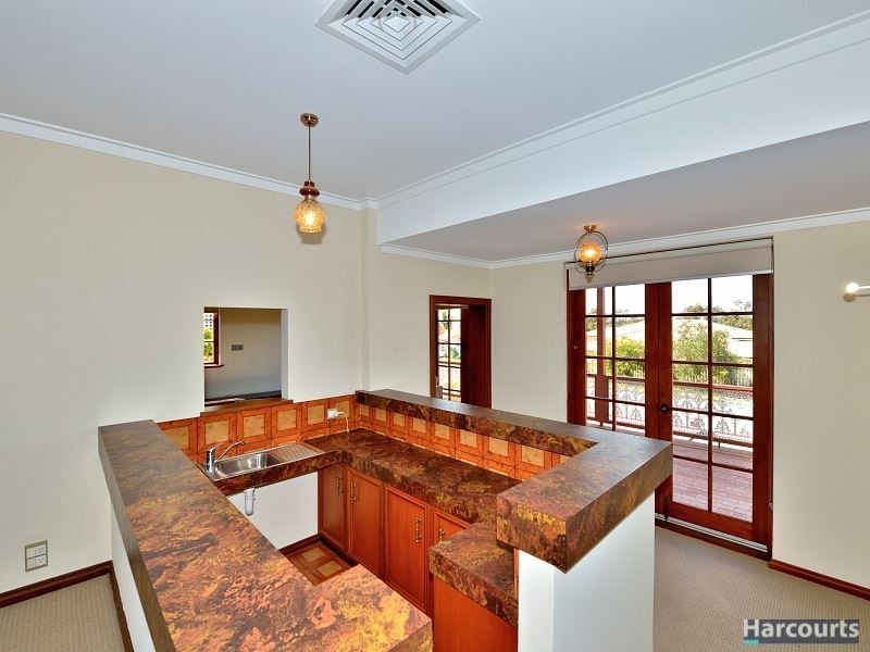 16 Carina Circle, Halls Head WA 6210